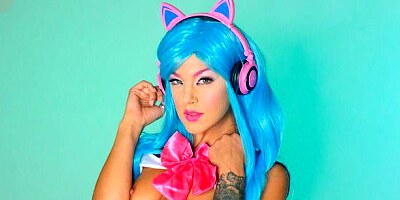 Slutty blue-haired chick Evelin Stone is fucking with her dildo