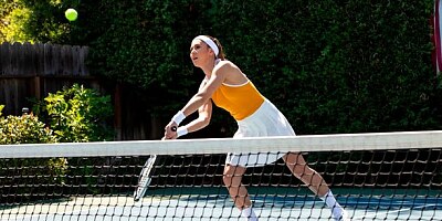 Excited sporty dolls Paige Owens and Liv Wild fuck on the sofa