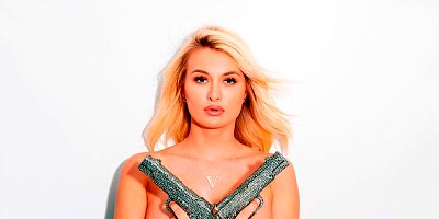 Playful blonde hottie Natalia Starr screwed in the doggy style pose