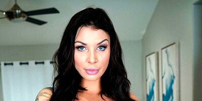 Raven-haired MILF Ivy Lebelle gives a passionate deepthroat