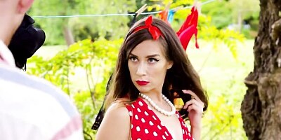 Elegant outdoor sex with a passionate pin-up model Cassidy Klein