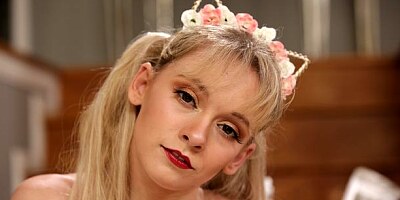 Good-looking sex princess Athena Rayne sensually sucks on the knees