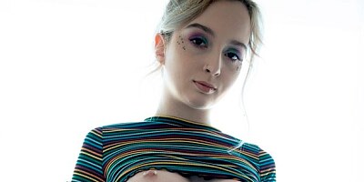 Short-haired angel Lexi Lore anally fucked by a giant pipe