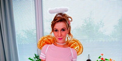 Stunning blonde Alexis Crystal likes intensive double penetration