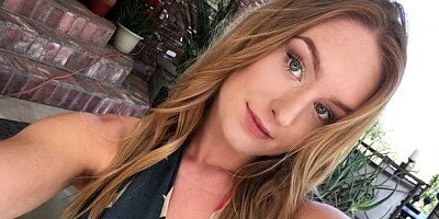 Beautiful outdoor sex by the pool with a big-bottomed Daisy Stone