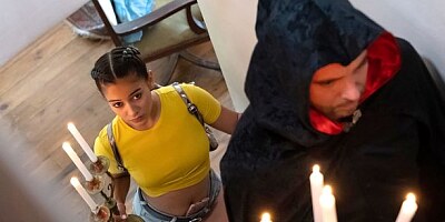 Gorgeous hottie in a leather bodysuit Ginebra Bellucci fucks with a new lover