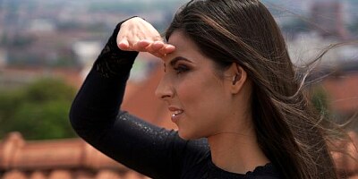 Beautiful chick Angela Allison gets her crack fucked in the cowgirl pose