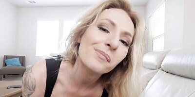 Spicy young model Natasha Starr is sucking a massive dick in the close-up