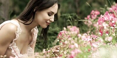 All-natural young brunette Lilu Moon anally fucked in the garden