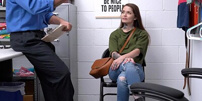 Hot momma Vanessa Vega shoplifts when bored