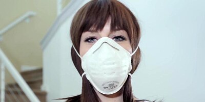 MILF Assistant Kiara Edwards Stuck in Quarantine