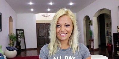 Dinky riding makes sex appeal blonde diva kenzie green