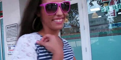 Sex appeal brunette kelsi monroe finds a big meat membe