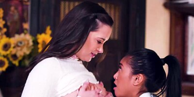 Ember Snow sensually rims Gias pussy during her visit