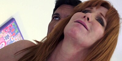 Woman with rich experience wants to fuck muscled Latin boy