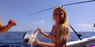 Petite blonde masturbate on the boat with hot babes
