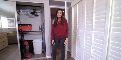 Beautiful MILF stepmother needs cum on her pretty face