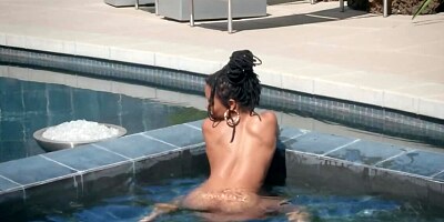 Outdoor masturbation by the pretty black girl with dreadlocks