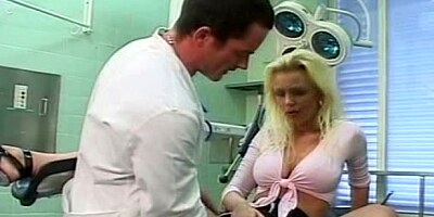 Gnocca Italiana scopata dal Dottore