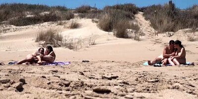 ainara follando en la playa.