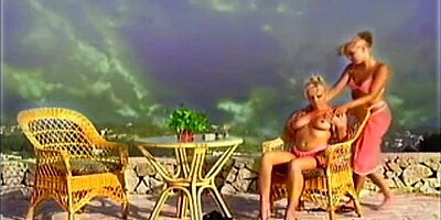 Kelly Trump And Dru Berrymore Threesome