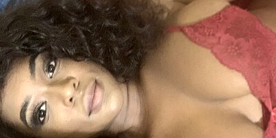 Ebony Stone squirts everywhere.