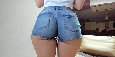 Girl with a nice ass show herself on camera
