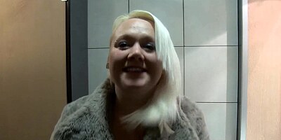 BBW UK amateur girl pissing outdoors