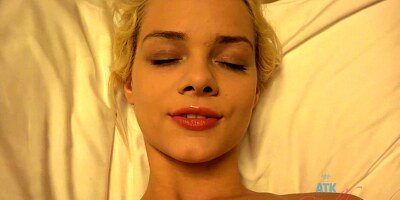 Elsa Jean gets eaten out and sucks your hard cock, POV