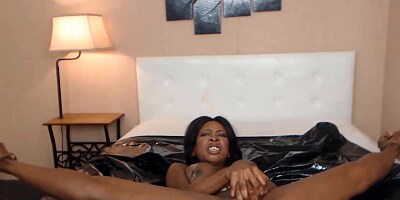 Flexible Troy opens up muscular legs in an impressive twine