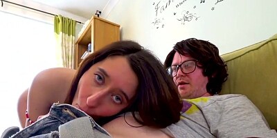 Leeds nerd cums on dick sucking babe&rsquo;s face