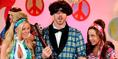 Abigail Mac and Jessa Rhodes are sharing a pretty long penis