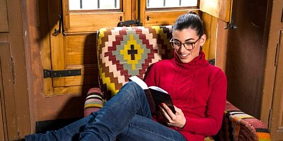 Graceful Latin Lady Julia Roca Works Her Hairy Twat for Random Guy in Park GP1744