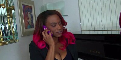 Ebony MILF Tori Taylor Has A Big Load Blasted All Over Her Face