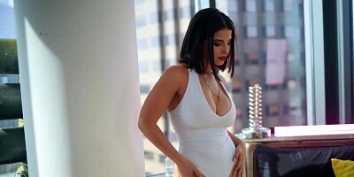 Reality Kings - Big Tit Masseuse LaSirena69 uses all her ASSets