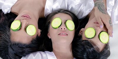 BFFS - Bestie Teens Fuck Guy together