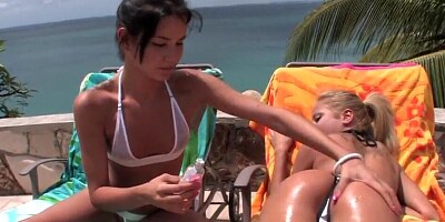 Two Euro & American girls are exchanging pussy licks in lesbian intercourse