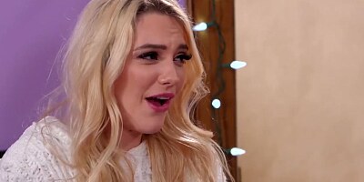 Last Min Christmas for College Babes -GIRLSWAY