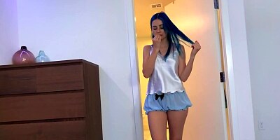 Blue-haired belle and her BF begin morning with awesome fuck