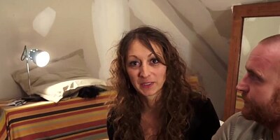 Janie, cougar salope aux gros seins, donne tout