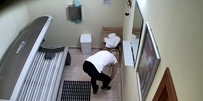 Blonde Teen Cought on Hidden Cam in Public Solarium