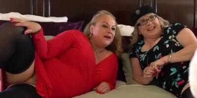 Slutty mature ladies are sharing one BBC in interracial threesome