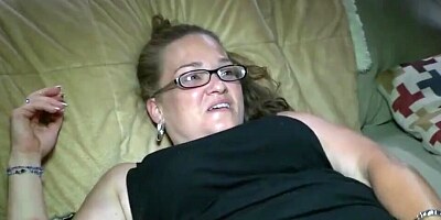 Fat mature woman is ramming her cunt with some sex toys