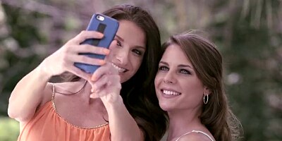 Moms Bang Teen - Daughter Loves Stepmom