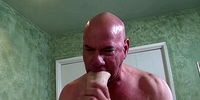 Mature milf Sexy Vanessa loves cum on her face