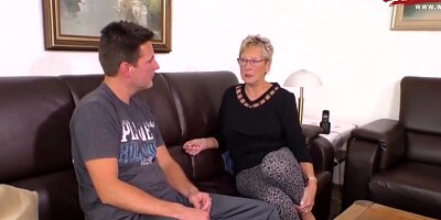 Kinky chum fucks his mature stepmom in the head and pussy