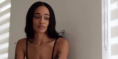 Scarlett Sage tongues Julie Kay's pussy