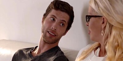 Dolly Leigh - Bedurftige Stiefmutter Fordert Einen Steifen Wiener