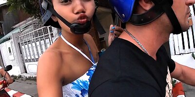 Amateur Thai girlfriend teen sucking boyfriends big cock after a night out