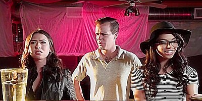 Gina Valentina, Melissa Moore Perfect Strangers / 4.11.2017